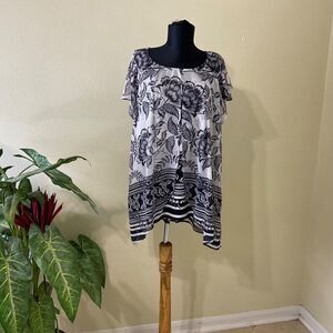 Cocomo Top Navy White 2 n 1 top Size Lg. Career Short Flutter Sleeve Tunic Top